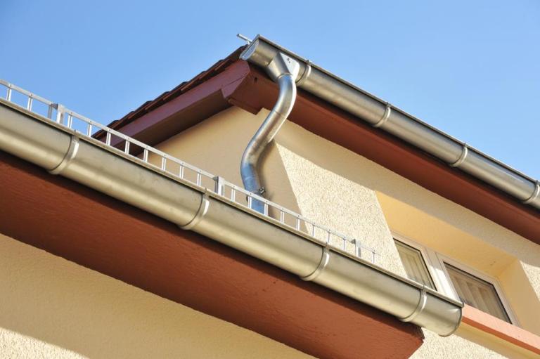 À Vaulx-en-Velin, la zinguerie protège durablement votre façade